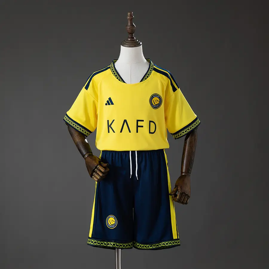 Al-Nassr 1º Uniforme Kit Infantil · 26/27 · Infantil