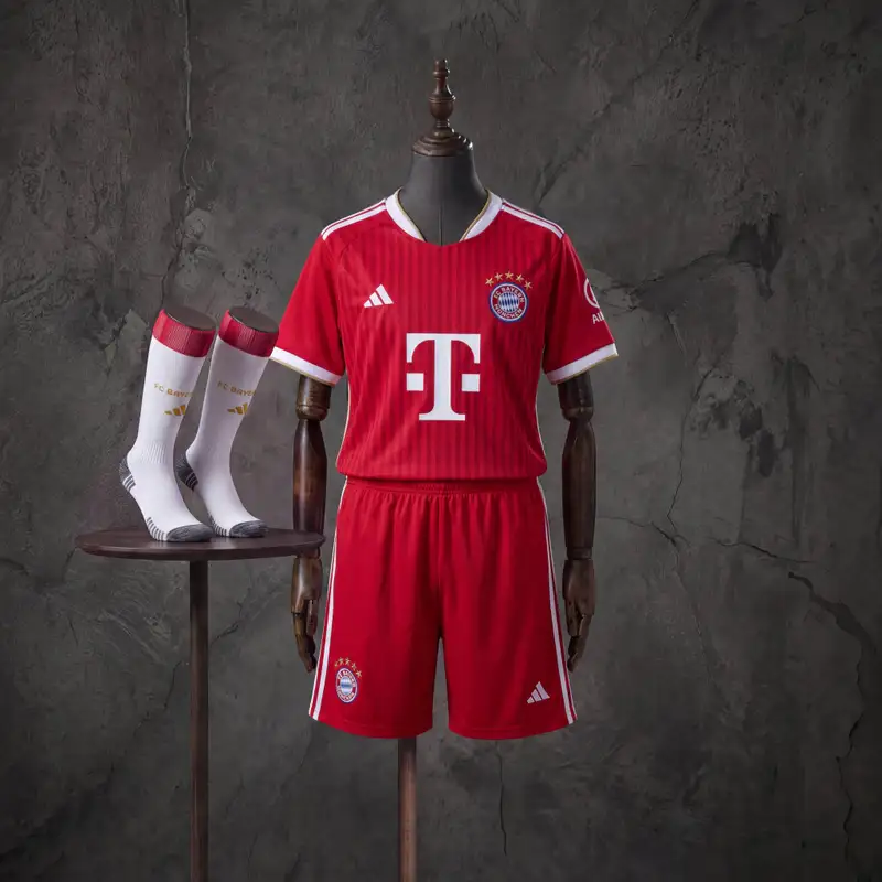 Bayern de Munique 1º Uniforme Kit Infantil · 26/27 · Infantil