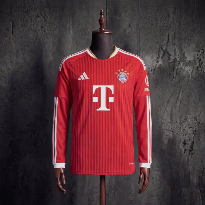 Bayern de Munique 1º Uniforme Versão Torcedor · Manga Longa · 26/27 · Masculino