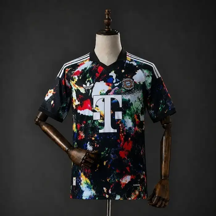 Bayern de Munique 1º Uniforme Versão Torcedor · Oktoberfest · 26/27 · Masculino