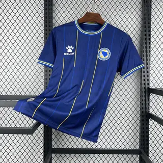 Bósnia e Herzegovina 1º Uniforme Versão Torcedor · 26/27 · Masculino