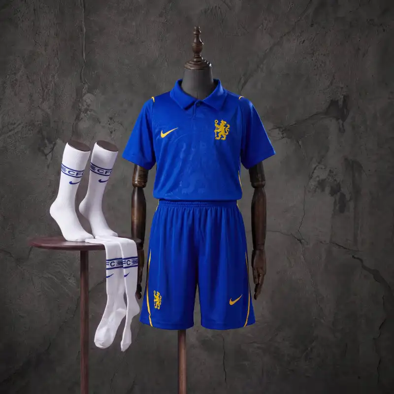 Chelsea 1º Uniforme Kit Infantil · 26/27 · Infantil