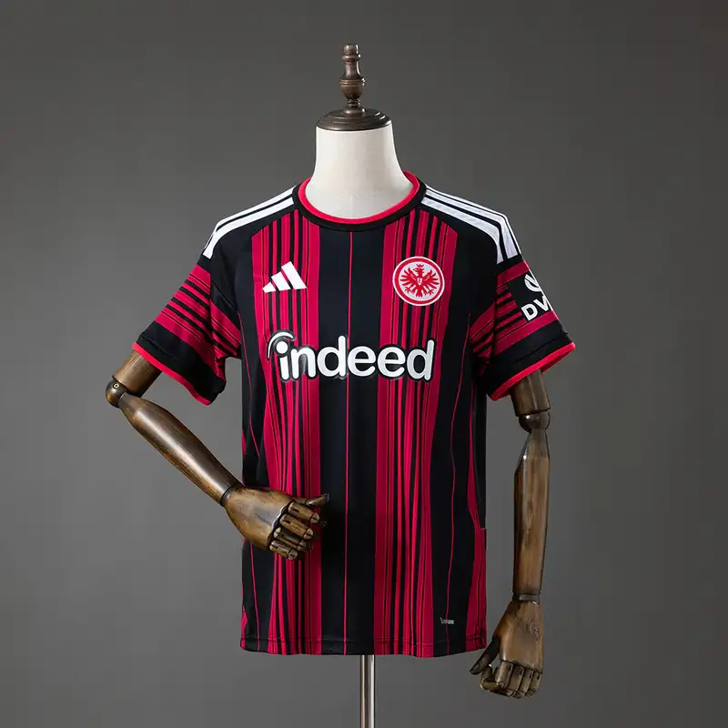 Eintracht Frankfurt 1º Uniforme Versão Torcedor · 26/27 · Masculino