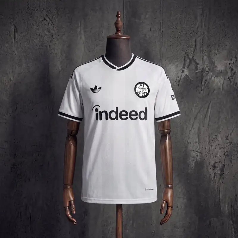 Eintracht Frankfurt 2º Uniforme Versão Torcedor · 26/27 · Masculino
