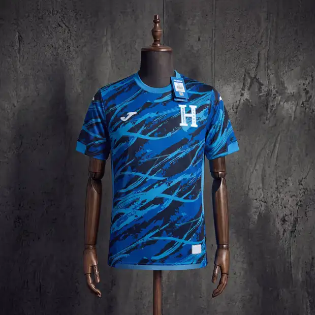 Honduras 1º Uniforme Versão Torcedor · 26/27 · Masculino