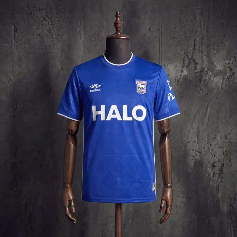 Ipswich Town 1º Uniforme Versão Torcedor · 26/27 · Masculino