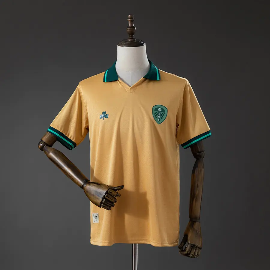 Leeds United 1º Uniforme Versão Torcedor · St Patricks Day · 26/27 · Masculino