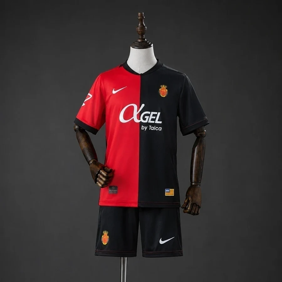 Mallorca 1º Uniforme Kit Infantil · 26/27 · Infantil