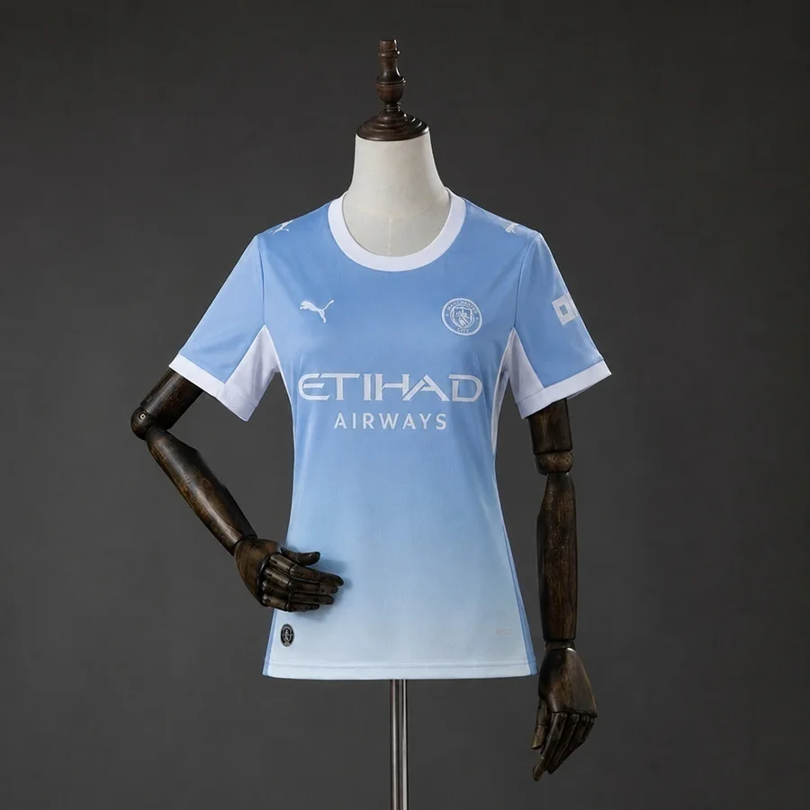 Manchester City 1º Uniforme Versão Torcedor · 26/27 · Feminino