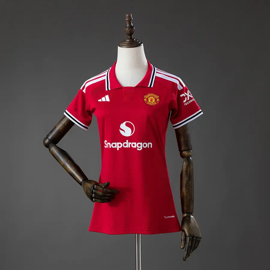 Manchester United 1º Uniforme Versão Torcedor · 26/27 · Feminino