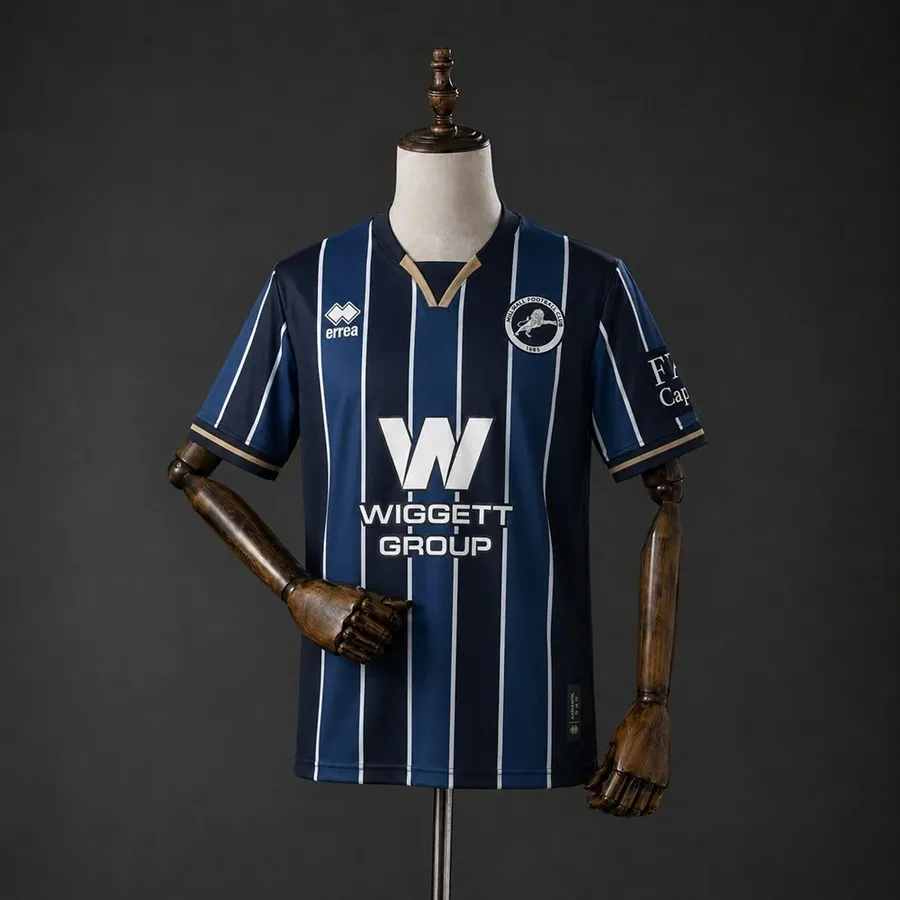 Millwall 1º Uniforme Versão Torcedor · 26/27 · Masculino