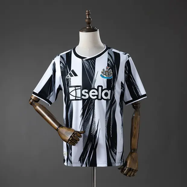 Newcastle United 1º Uniforme Versão Torcedor · Edição Especial · 26/27 · Masculino