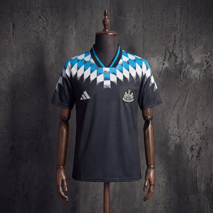 Newcastle United 1º Uniforme Versão Torcedor · Stadium · 26/27 · Masculino
