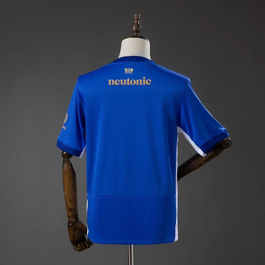 Portsmouth 1º Uniforme Versão Torcedor · 26/27 · Masculino