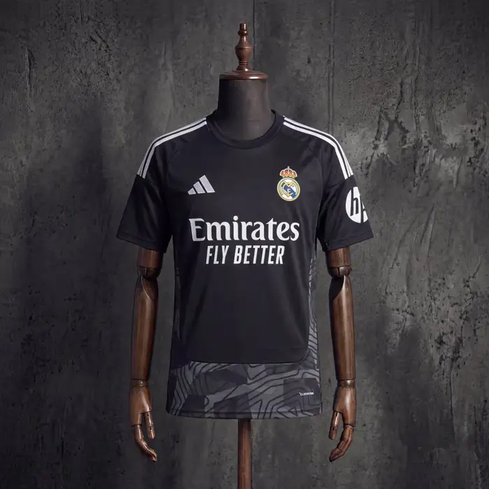 Real Madrid Goleiro Versão Torcedor · 26/27 · Masculino