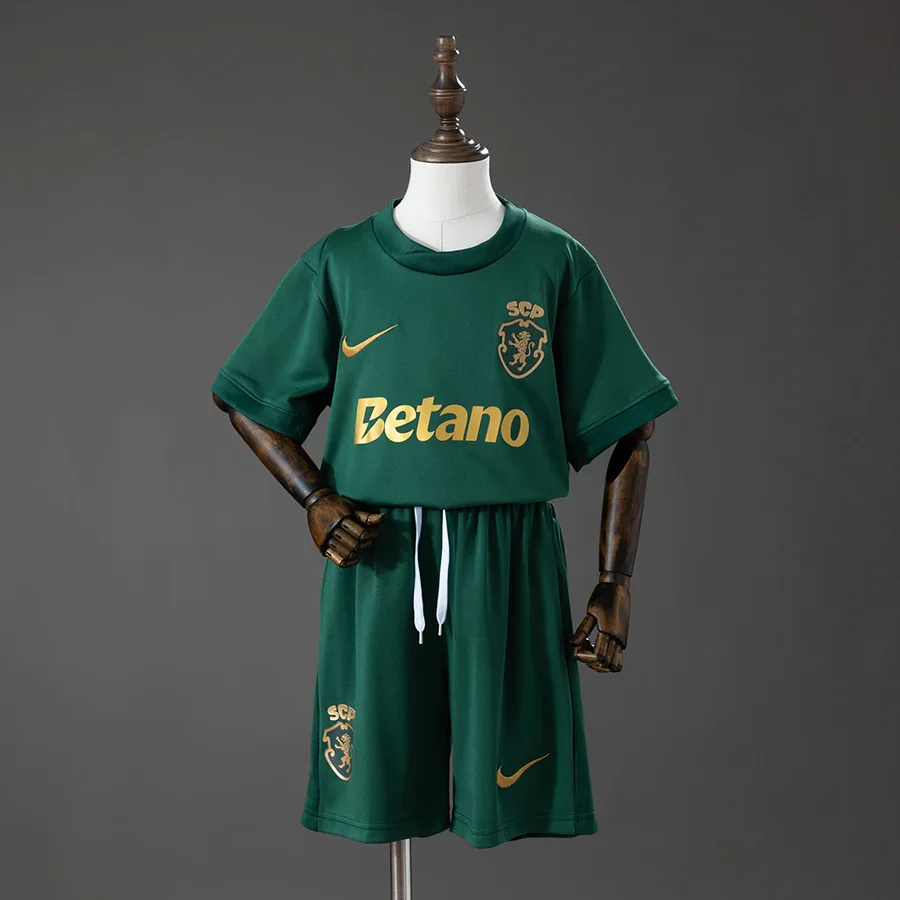 Sporting CP 1º Uniforme Kit Infantil · 120 Anos · 26/27 · Infantil