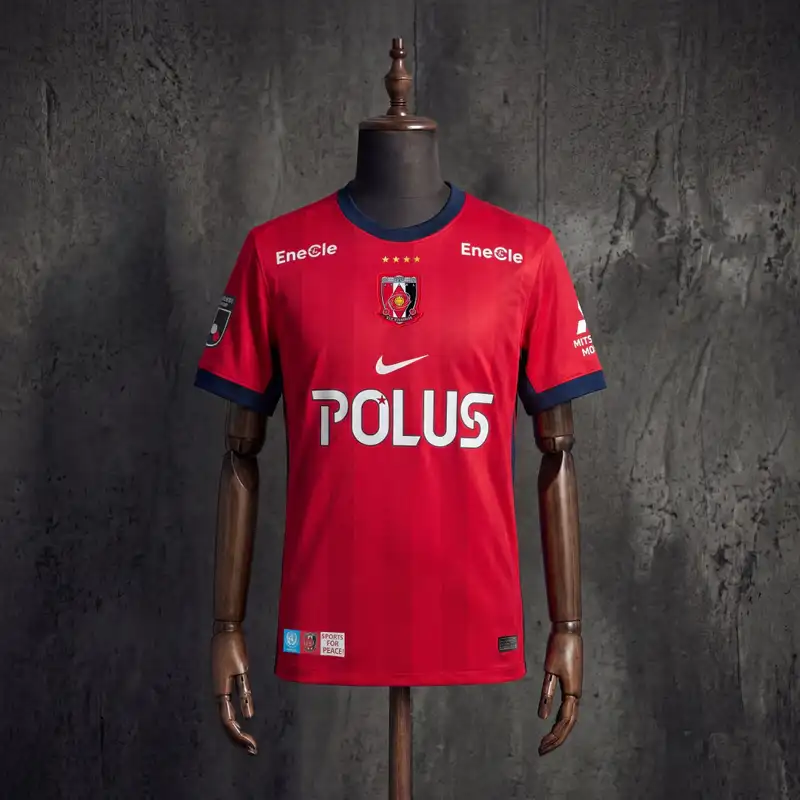 Urawa Red Diamonds 1º Uniforme Versão Torcedor · 26/27 · Masculino